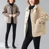 Kvinnors ull Kvinnor blandar lamm Kort kappa Kvinna 2023 Vinterförtjockning Koreansk version av stor storlek Löst vilda päls en kläder