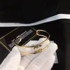 Дизайнерский кулон-браслет-манжета Браслеты Женский браслет Роскошные браслеты Ювелирные изделия из нержавеющей стали с покрытием из 18-каратного золота Свадебные браслеты для влюбленных в подарок Оптовая продажа