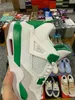 4 Retro SB Pine Yeşil Tasarımcılar Basketbol Ayakkabıları Yelken/Çam Yeşil/Nötr Gri/Beyaz Süet Jumkan 4S Spor Spor ayakkabıları eğitmenleri