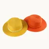 Breda breim hattar hink kvinnliga sommar godis färger tjej strå vävning rese strand solskade sol platt topp med avtagbar kedja 230325