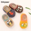 First Walkers Baby Shoes Winter Soft Lamb Wool Boys Girls Cartoon Animals Home Slippers Toddler Infant Boarn Indoor Floor Sapatos 230325