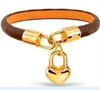 Charm Bracelets 18cm Love Fashion l Ouis Leather Keep for Men Woman Designers Couples v Lock Wristband Flower It Pattern Bracelet Jewelry