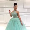 Party Dresses Luxury Crystals Halter Ball Gown Evening Dubai Style Se genom Plus Size Women Prom -klänningar för skräddarsydda