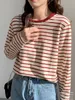 女性用Tシャツ秋のTシャツ女性韓国ルーズコットンTシャツ女性カジュアルトップティーグリーンブラックストライプ長袖Tシャツ基本冬230325