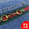 Damesjeansontwerper 2023 Spring Nieuwe Back Pocket Red Green Ribbon High Taille Chain Decoratieve denim rechte been broek vrouwen Z0my