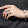 Pierścienie opaski Trzygazowe eleganckie zamorki sześcienne cyrkonowe Ustawienie unikalnego kwiatu otwartego regulacyjnego biżuterii na palce dla kobiet tańczących rg087