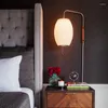 Lampada da parete Luci creative moderne di seta in stile giapponese per la camera da letto accanto alla luce dello studio Illuminazione della decorazione del loft del soggiorno