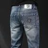 Heren jeans ontwerper herfst en winter nieuwe Jean Men borduurwerk high-end kwaliteit vee slanke fit kleine voeten elastische slijtage lange broek 0k5x