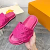 2023 Femmes Luxurys Designers Slippers Men Black Grey Gris Scuff Flat Marques Sandales Pool Pool Mules Sunset Boucche avant rembourrée Fashion Fashion High Quality Style Slides Fuchsia