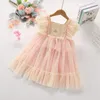 Flickaklänningar 2023 Summer Girls Flare Sleeve Ruffles Cake Dress for Kids Princess Tulle Birthday Embroidery Clothing Toddler Causal Wear