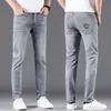Jeans para hombre Diseñador Europeo Verano de gama alta Jeans bordados Tendencia de moda gris Pantalones rectos elásticos delgados CZ84