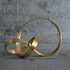 Dekorativa föremål Figurer Simple Metal Gold Hollow Out Twist Art Ornament Oregelbundet vardagsrum Ornament Desk Decoration Nordic Home Decor Accessories 230324
