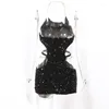 Abiti casual Catena Halter Gonna a portafoglio sexy Paillettes Colore puro Mini abito da festa Vita ritagliata Abiti da ballo senza schienale Discoteca Abiti Donna