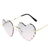 Lunettes de soleil 2023 Fashion Luxury Rimless Metal Frame Heart Women Femmes Rétro Gradient Brand Designer UV400