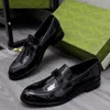 2023 Scarpe eleganti da uomo Designer di marca Moda brogue Mocassini casual Signori Scarpe da sposa Patry Oxford Taglia 38-44