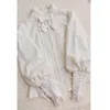 女性用ブラウスQWEEKレースホワイトシャツ女性ロリータスタイルギゴットスリーブ美しい日本の長いフリルプリーツトップカワイイ服