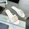 Designer femmes plage pantoufles classique talon plat été mode petit parfum vent rhomboïde treillis broderie doux glisser cuir femmes hôtel sexy sandales 35-42