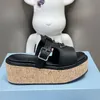 Avec boîte Nouvelles chaussures en caoutchouc Semelle épaisse Femmes Pantoufles Fond Rouge Designer Intérieur Cuir Spotify Premium Boucle Casual Roman Outdoor Beach Sandales 7349