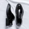 Chaussures Brogue en cuir de Style britannique pour hommes, de haute qualité, classiques, décontractées, noires, Hombre, D2H0, printemps automne 2023