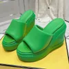 2023S Nya kvinnors varumärke Sandaler höga klackar tofflor Matsu Cake Summer Show Style samma stil ädla mode gummisandaler plattform Sandaler semester strand sandal