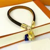 Brazalete de diseñador Pulsera Moda joyería clásica carta Marca marrón pulseras colgantes Pulsera de cuero Pulsera con cierre de metal hombres mujeres parejas joyería regalos