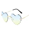 Lunettes de soleil 2023 Fashion Luxury Rimless Metal Frame Heart Women Femmes Rétro Gradient Brand Designer UV400