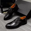 2023 Herr Designer Dress Shoes Brand Lace-Up Formal Business Handmade Oxfords Manliga äkta läder Bröllopsfestskor Zapatos Hombre Storlek 38-44