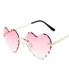 Lunettes de soleil 2023 Fashion Luxury Rimless Metal Frame Heart Women Femmes Rétro Gradient Brand Designer UV400