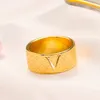 Banquette de bijoux de concepteur de luxe Anneaux en or noir argent avec diamant en acier inoxydable sonne pour les cadeaux de fête de fiançailles