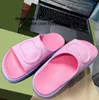 Женщины роскошь 2023 тапочки Op21 Толстая подошва пляжная обувь дизайнерские тапочки макаронные макаронные цветовые