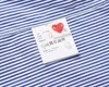 Chemises décontractées de créateurs pour hommes CDG Com des Garcons PLAY Chemises à rayures coeur rouge à manches courtes Bleu / Blanc Taille XL Marque