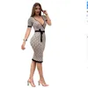 デザイナーvネックストラップドレス女性セクシーなノースリーブフェザープリント新しいドレス女性カジュアルルーズパーティービーチドレスサイズS-2xl