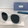 光沢のある黒いアセテートフレームサングラスソリッドグレーレンズUVB保護アダムブラル1257車のデザイナーシェードによる運転サングラスカットアウトダブルレターロゴ眼鏡