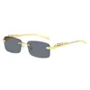10 % RABATT auf neue Luxus-Designer-Sonnenbrillen für Herren und Damen. 20 % Rabatt auf rahmenlose modische optische Brillen mit Metallkopf