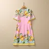 2023 Summer Pink Lemon Print paljetter Rhinestone Dress Kort ärm Runda hals Korta avslappnade klänningar S3M250323