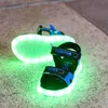 Sandalias Tamaño 25-35 Niños Sandalias transpirables Unisex Carga USB Brillante Sandalias casuales Niñas Zapatos con luz LED Niños Zapatos luminosos W0327