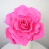 Nuovo fiore di simulazione PE fondo piatto rosa decorazione dello spazio sospeso disposizione della scena della festa nuziale rose stilizzate