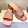 2023 neue Luxus Frau High Heels Rubber Slide Mann Designer Sandale Damen Gummi Slide Sandale Geprägte Chunky 2.4 Absatzhöhe Schuhe Sommerpantoffeln