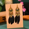 Bohemisk lång fjäder droppe dingle örhängen för kvinnor pärlstav handgjorda snidade hjärthängen boho vintage indiska smycken
