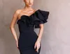 Robe de soirée de bal robes de soirée une épaule sirène parole longueur balayage train satin long noir bouton sexy