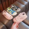 Sandalen 2022 Sommer Baby Jungen Mädchen Streifen Atmungsaktive Anti-Rutsch-Sandalen Super Coole Plattform Strandschuhe mit weichen Sohlen Kinder F05302 W0327