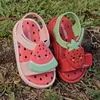 Sandały 2023 Najnowsze dzieci letnie galaretki Sandały Dzieci moda arbuz StraBerry Pinapple Awokado galaretka Princess Beach Shoes HMI042 W0327