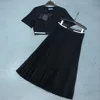 مصمم ثياب من قطعتين من الفستان غير الرسمي للأزياء النسائية النحيفة الكلاسيكية نمط سيلم الصيف امرأة الملابس البسيطة أنماط الملابس