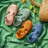 Sandalet çocuklar katırlar yazlar yaz erkek kızlar sandalet düz topuk karikatür yumuşak alt plaj terlikleri çocuk bahçe ayakkabıları 2022 w0327