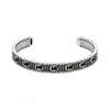 2023 Designer Nouveau Gujia Stripe Double G Ouvert Taille Unique Cuivre Plaqué Argent Sterling 925 Personnalité Simple Modèle Vertical Bracelet pour Hommes et