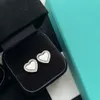 Luxos Brincos de Casamento Simples Designer Ear Studs Amor Diamantes Formato do Coração Atmosfera Sênior Brincos Clássicos Letras Temperamento Moda Presentes bom bonito