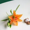 Dekorativa blommor En och två knopp singel Lily Artificial Flower Wedding Decoration Home El Restaurang Office Outdoor Garden