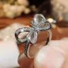 حلقات الفرقة Huitan Bling Bow Rings for Women Luxury Silver Fashion Associory Associory Party Anniversary Gift Romanty Female Jewelry G230327