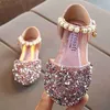 Sandaler Nya barn Elegant Princess Pu Leather Sandals barn Girls Wedding Dress Party Sequins Beaded Shoes For Girls W0327