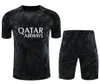 2324 Mannen Korte mouw trainingspak 2022 Voetbal trainingspak t-shirt shorts voetbal uniform set Shorts zip Benzema Mbappe Lewandowski